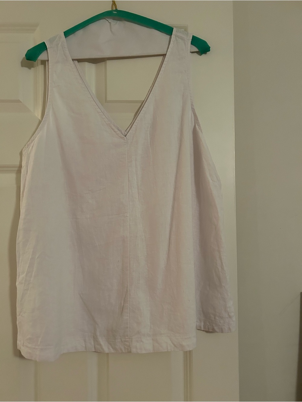 Women’s V-Neck Sleeveless Tank Top - White